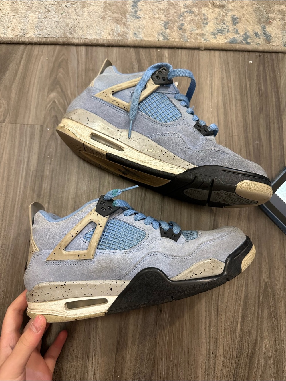 Jordan 4 Blue University blues